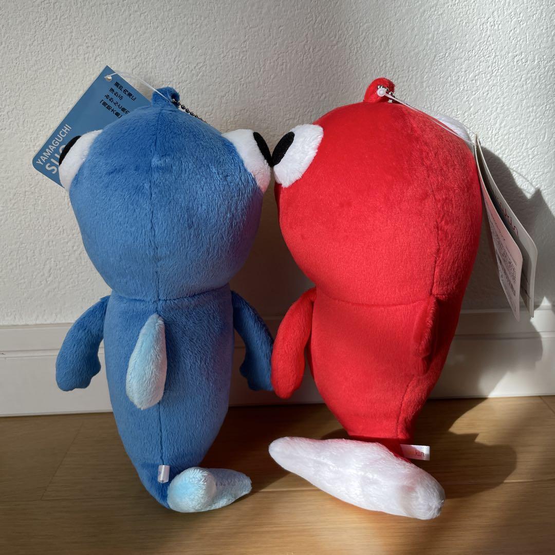 キャラクターぬいぐるみ 青と赤 - メルカリ