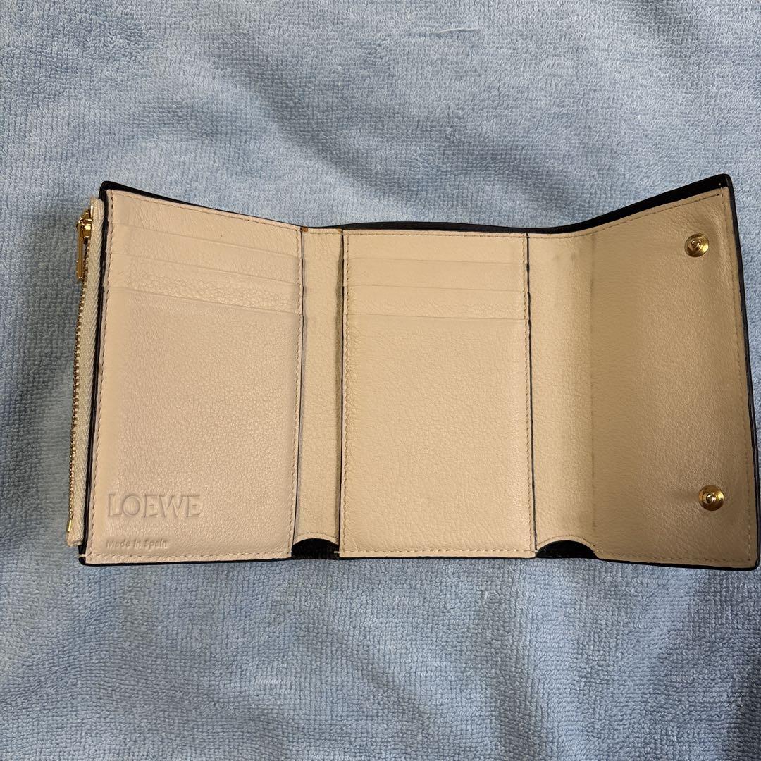 LOEWE ベージュ 三つ折り財布