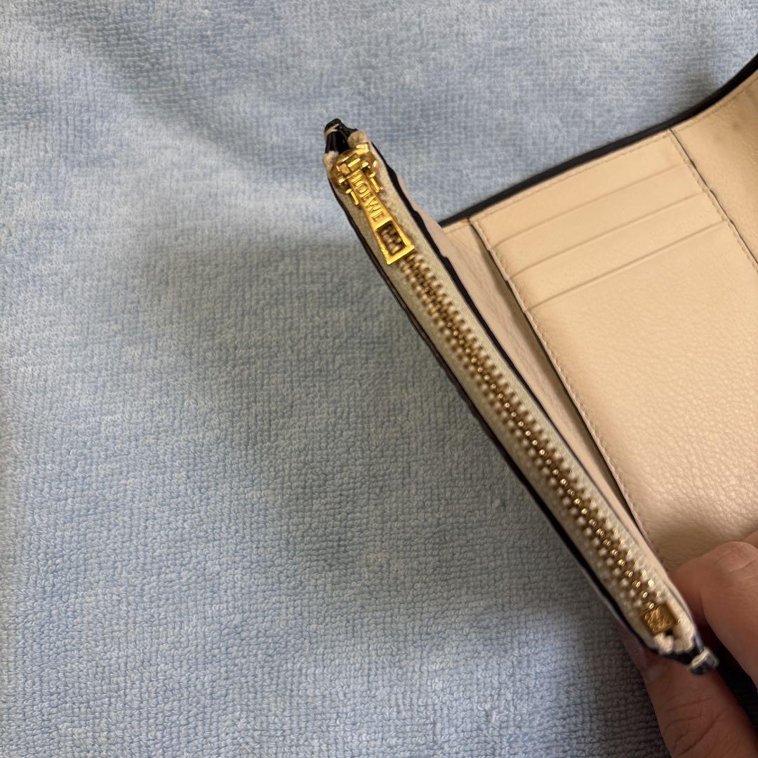 LOEWE ベージュ 三つ折り財布