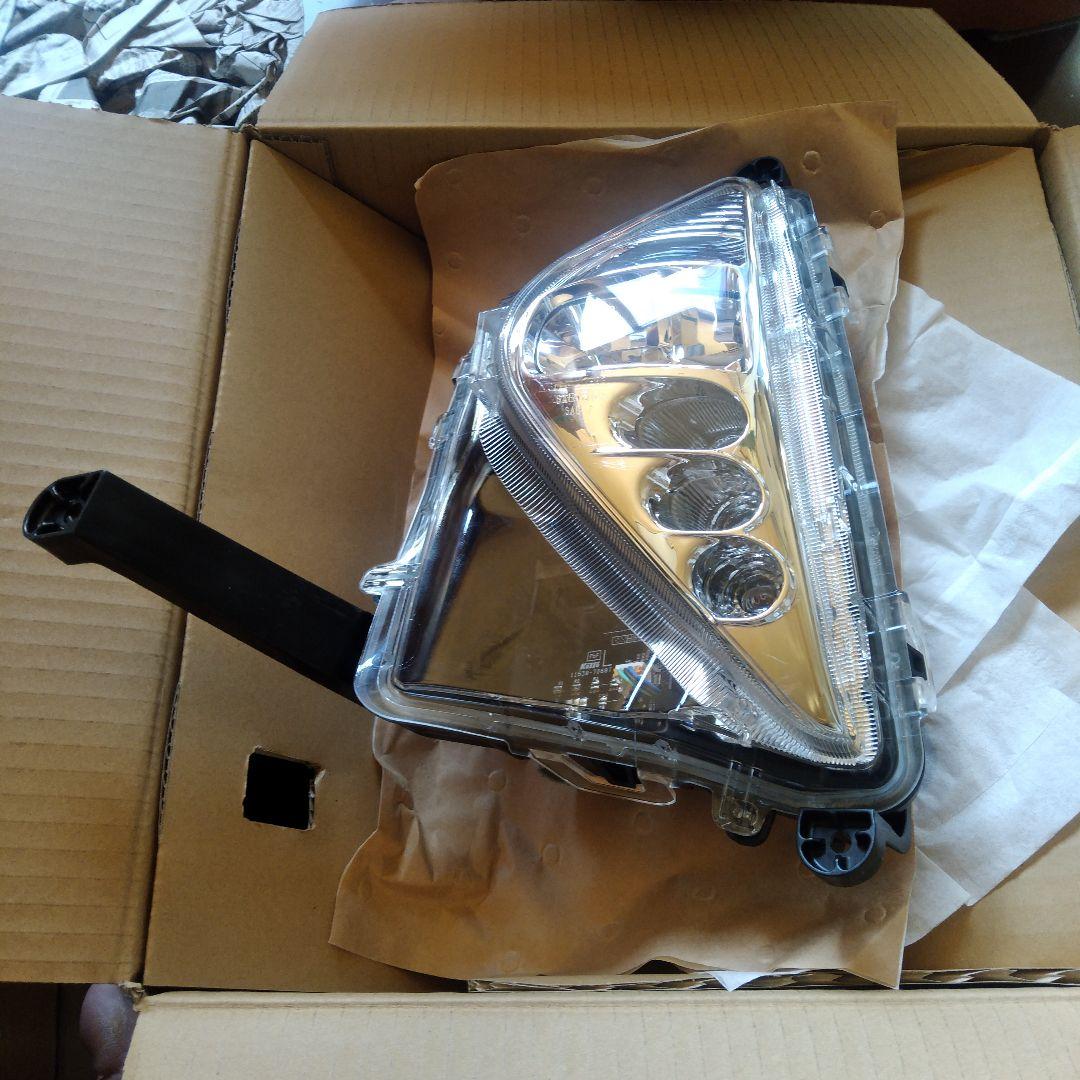 左LEDフォグランプ　プリウス ZVW50 ZVW55 81220-47030