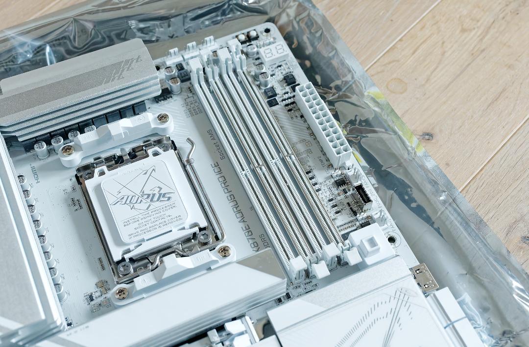 AORUS X870E PRO ICE マザーボード（rev.1.0）