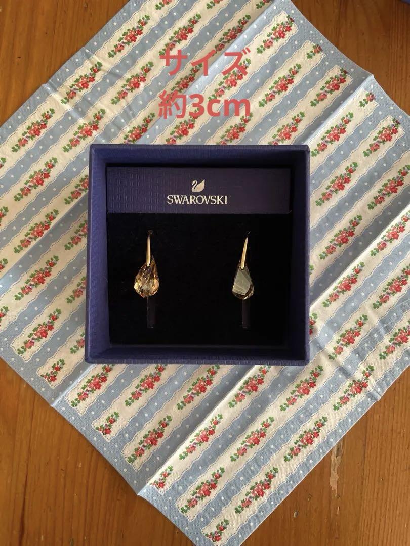 Swarovski ゴールド ドロップ型ピアス