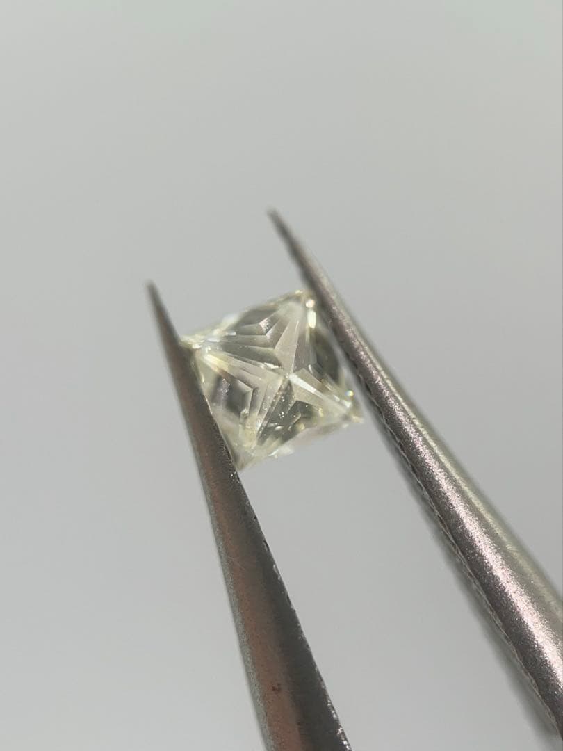 0.335ct プリンセスカット　ダイヤモンドルース