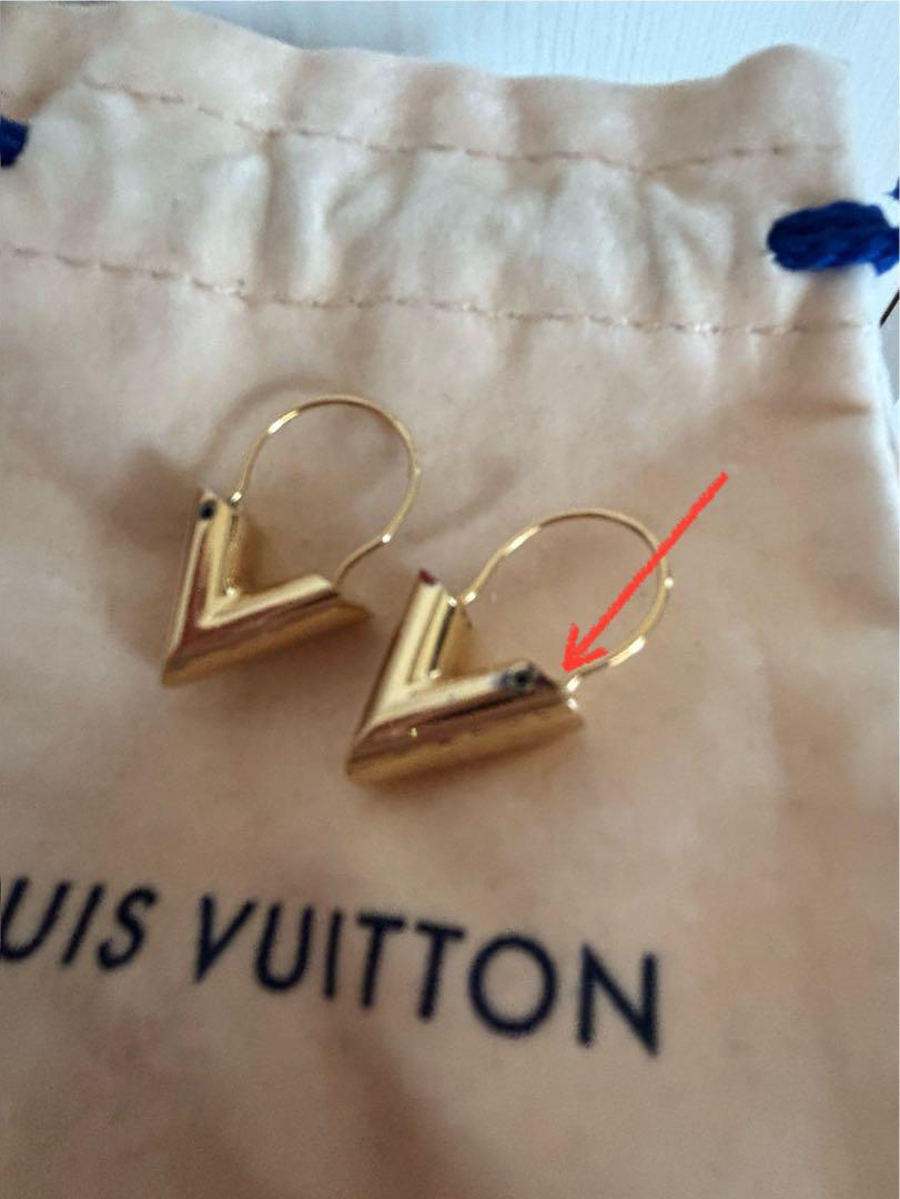 LOUIS VUITTON 三角形V文字デザインピアス