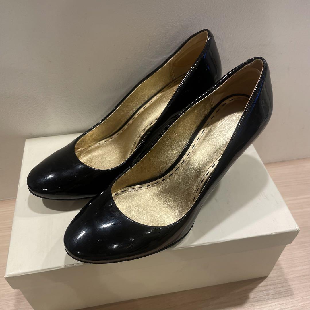 COACH エナメルパンプス