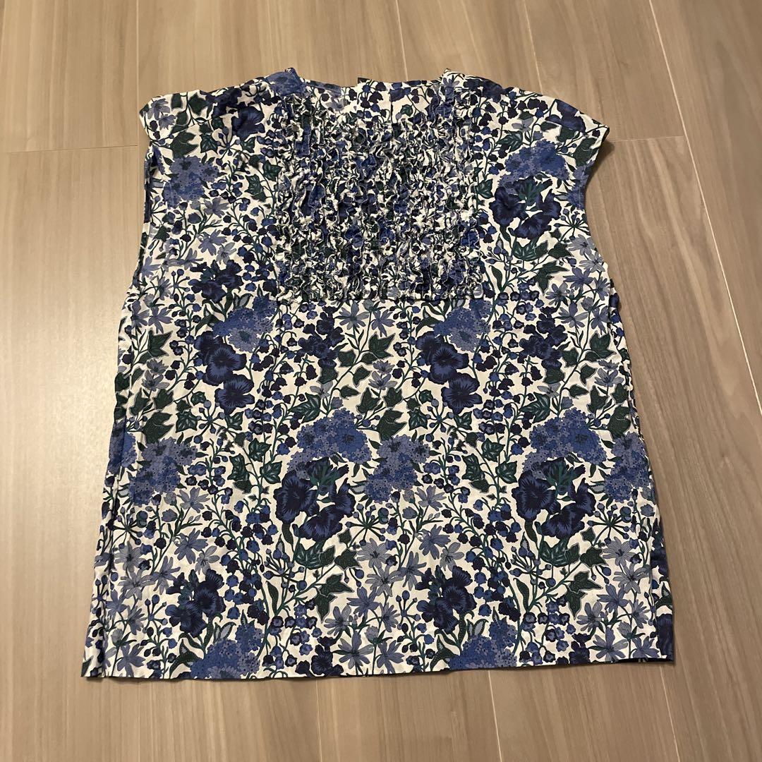 シップス　花柄ノースリーブトップス
