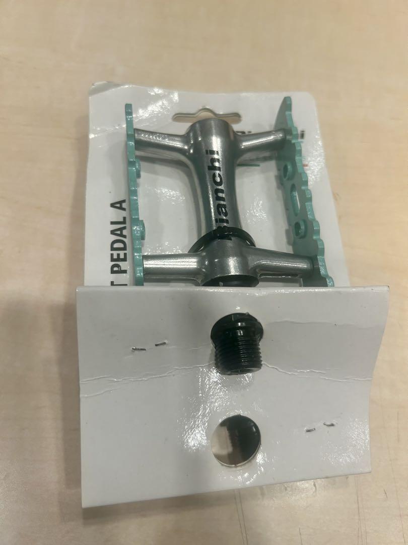 ◆Bianchi ビアンキのフラットペダル新品チェレステ