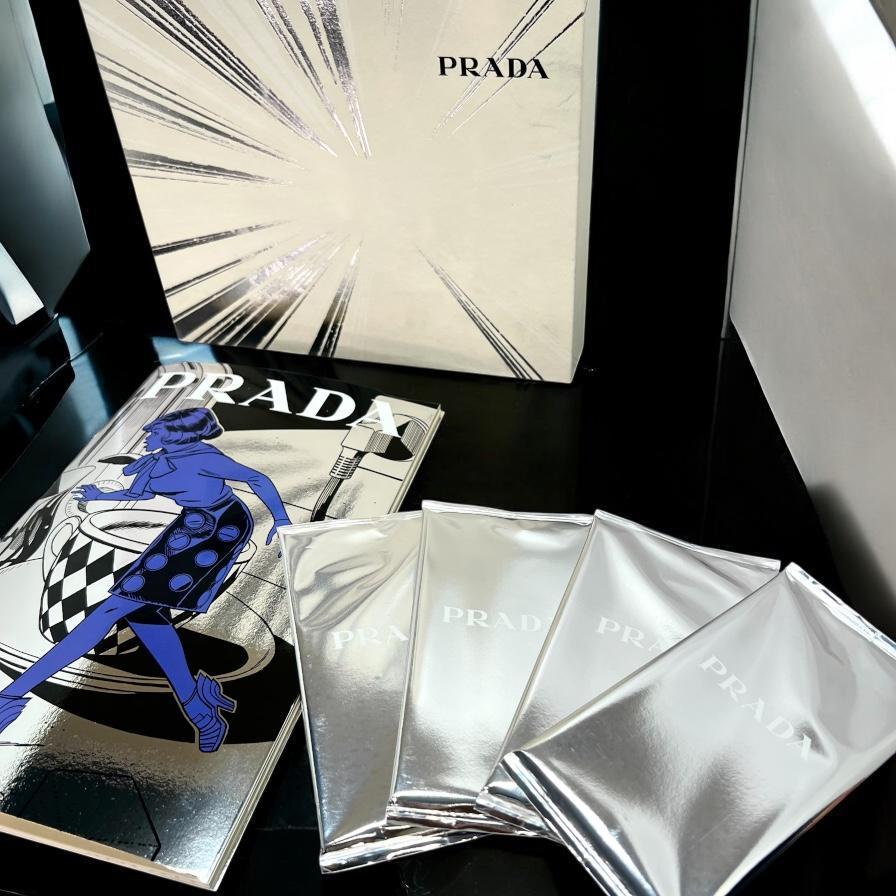 PRADASPHERE プラダ アートブック『新品未開封』 ✨新品未使用＆非売品‼️✨ プラダ シールブック スプリング