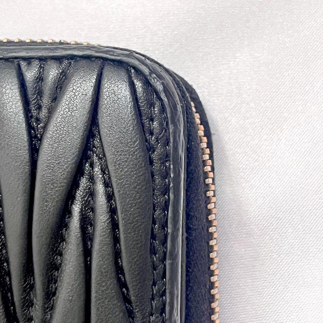 miu miu ミュウミュウ ラウンドジップ 二つ折り財布 マテラッセ 美品