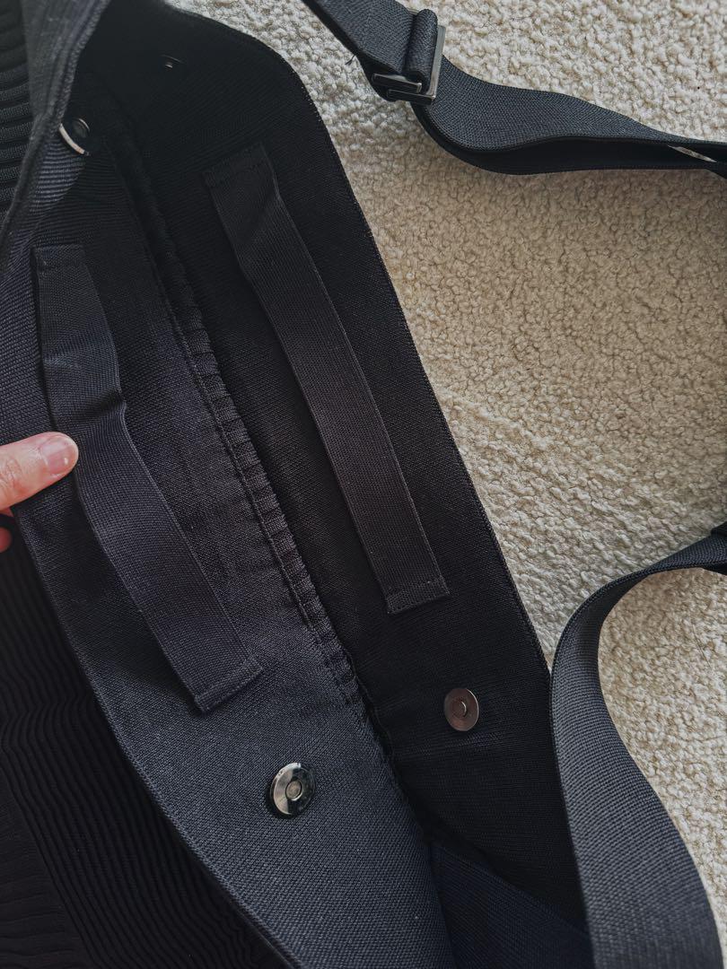 SHOULDER BAG