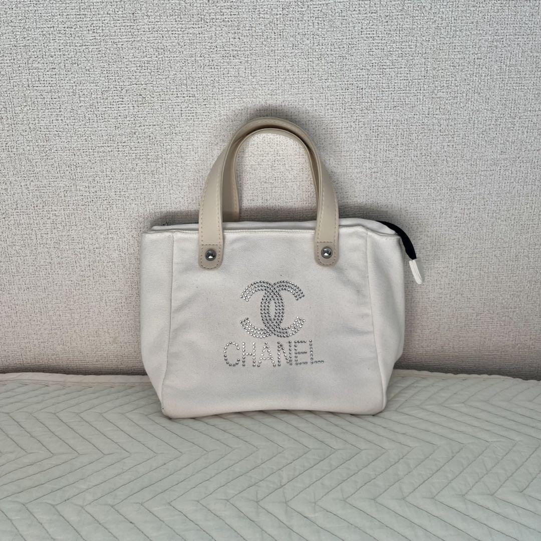 CHANEL ホワイト ロゴ刺繍 ハンドバッグ ノベルティ 白 トートバッグ