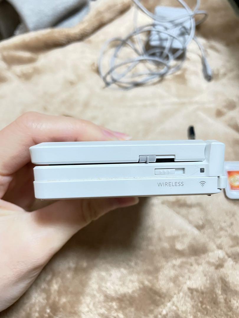 任天堂 ニンテンドー3DS本体 アイスホワイト中古品 動作確認済み、カセット