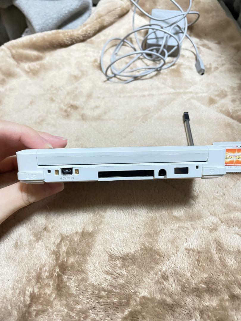 任天堂 ニンテンドー3DS本体 アイスホワイト中古品 動作確認済み、カセット