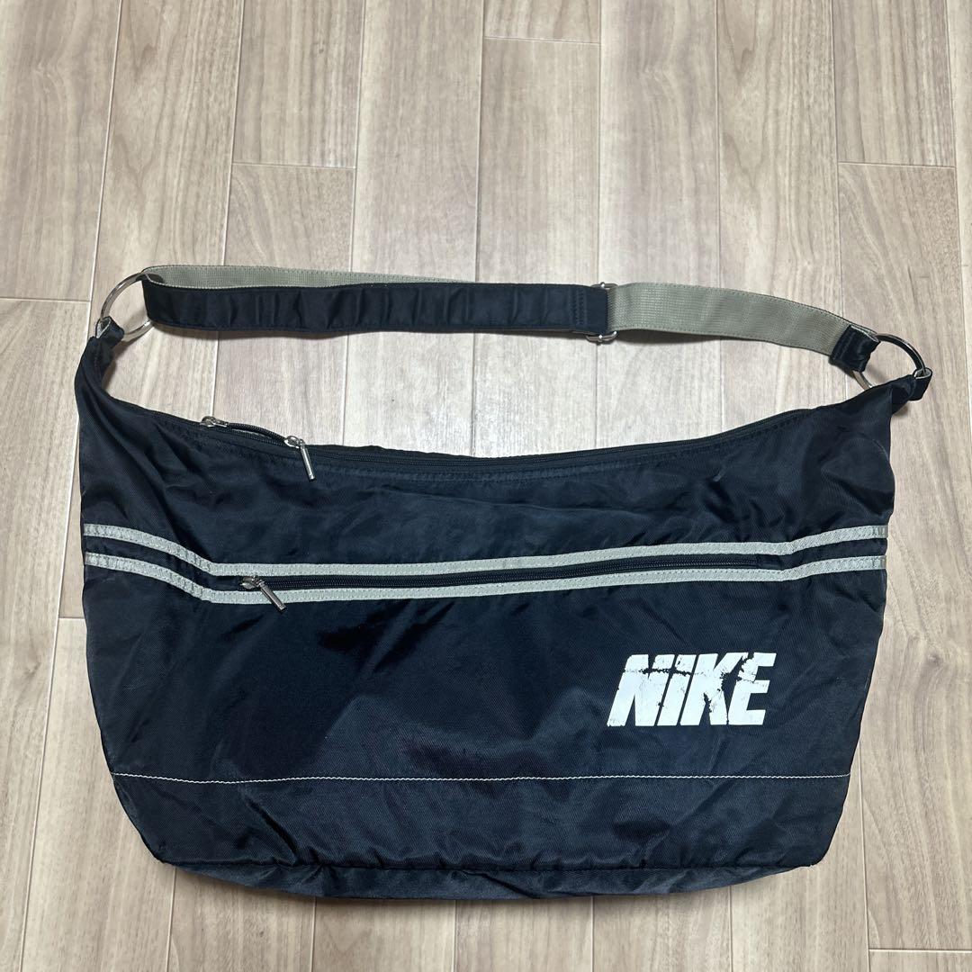 old Nike ナイキ　ブラック　黒　メッセンジャーバッグ　古着　90s