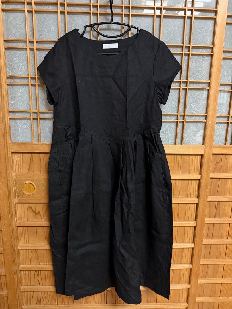 wafu. 黒 鍵盤タック フレンチスリーブワンピース 丈短め SIZE
