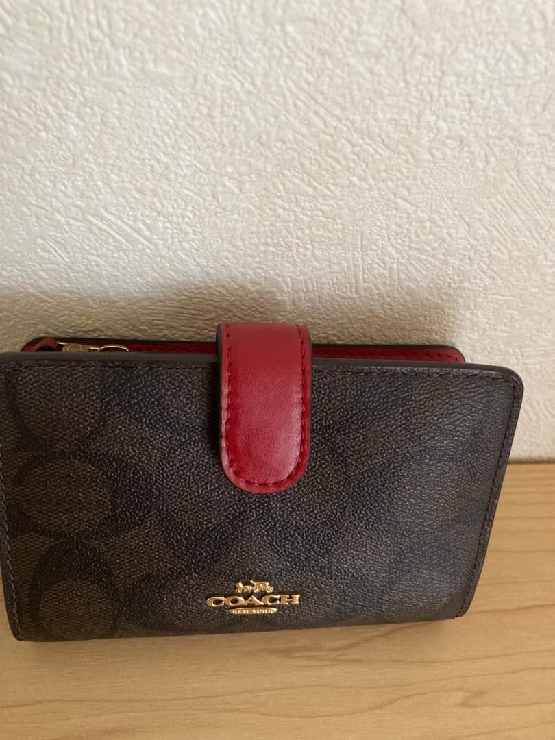 正規品COACH 二つ折り財布 /レッド　未使用❣️