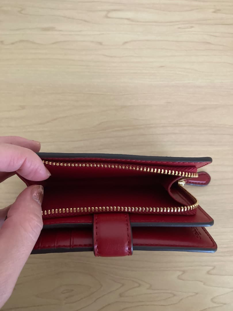 正規品COACH 二つ折り財布 /レッド 未使用❣️ 正規品COACH 二つ折り財布 /レッド 未使用❣️