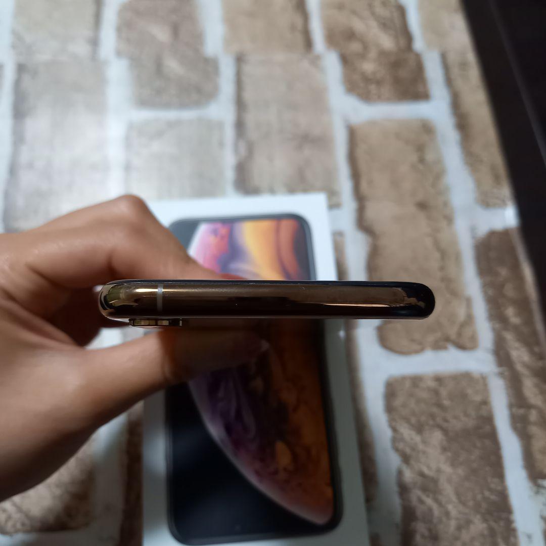 【・イヤホン】 値下げしました iPhone Xs gold 256GB SIMロックなし T2jak-m17523964107 のものです
