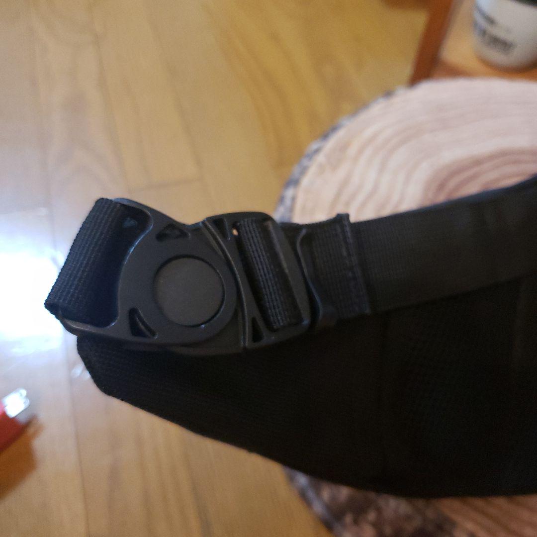 美品　クシタニ ウェストバッグ 　ブラック&レッド　ボディーバッグ