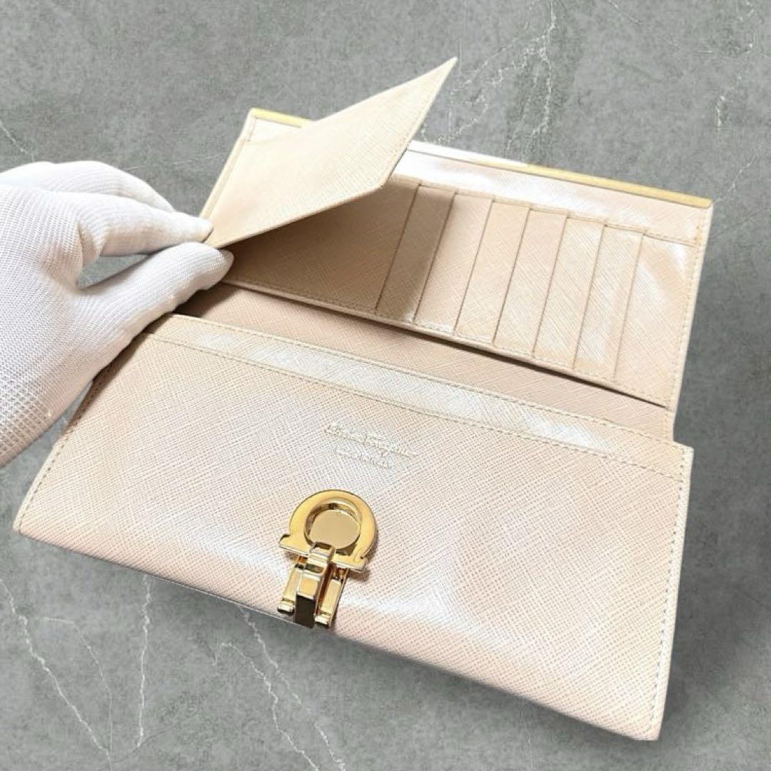 美品✨SalvatoreFerragamo 長財布 ガンチーニ レザー ベージュ