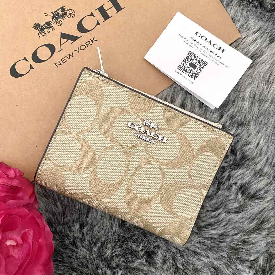 新品☆COACH コーチ　折り財布　 ホワイト シグネチャー レザー 折り財布