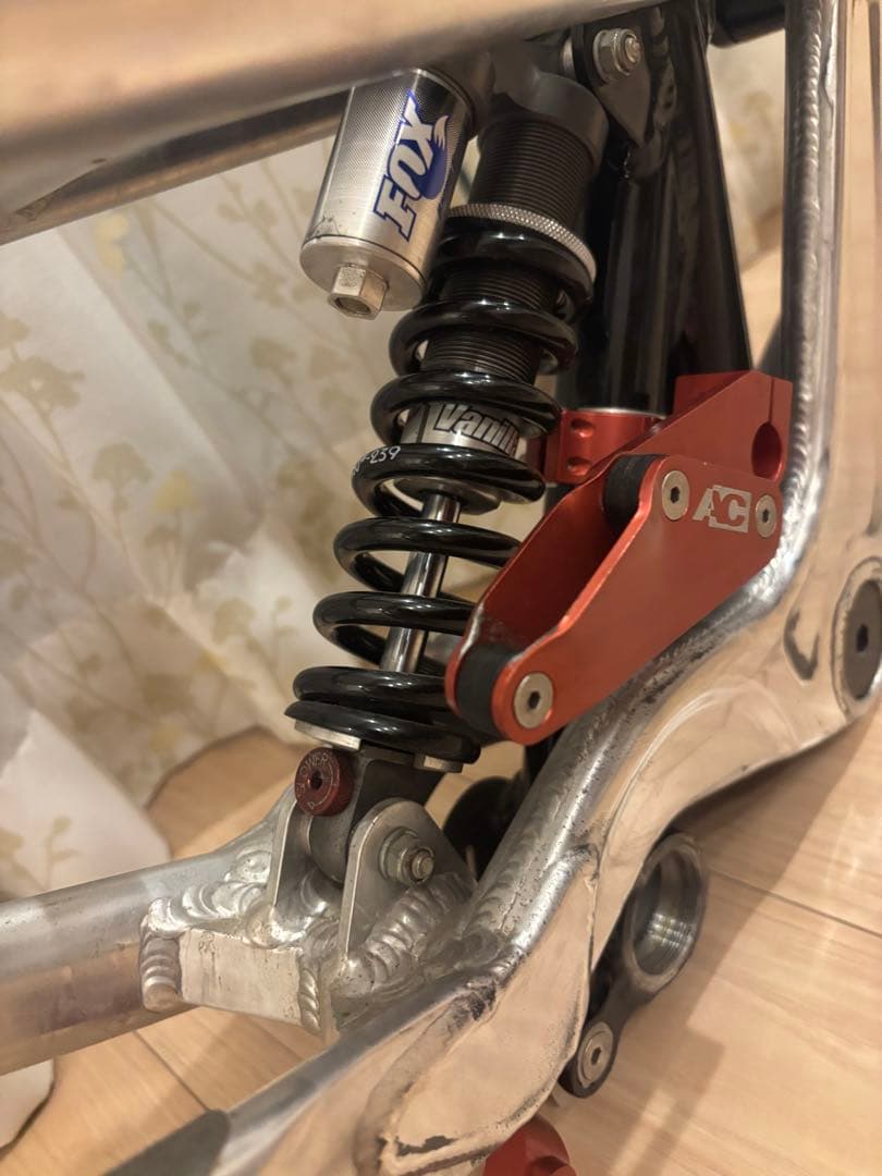 tube ダウンヒルバイクやや傷や汚れあり