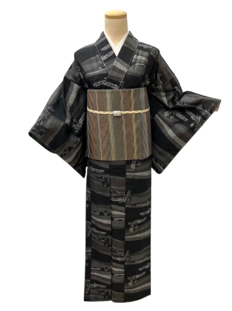 ❪7803❫ ❦ 紬 (正絹) ❦ 「かたせ梨乃」着用柄