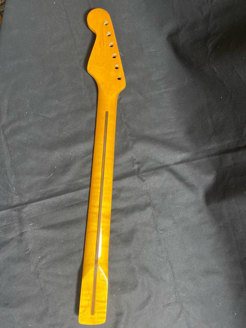 新品　ストラトキャスター エレキギター用ネック カナダ産１ピースフレイムメイプル 新品 ストラトキャスター エレキギター用ネック カナダ産1