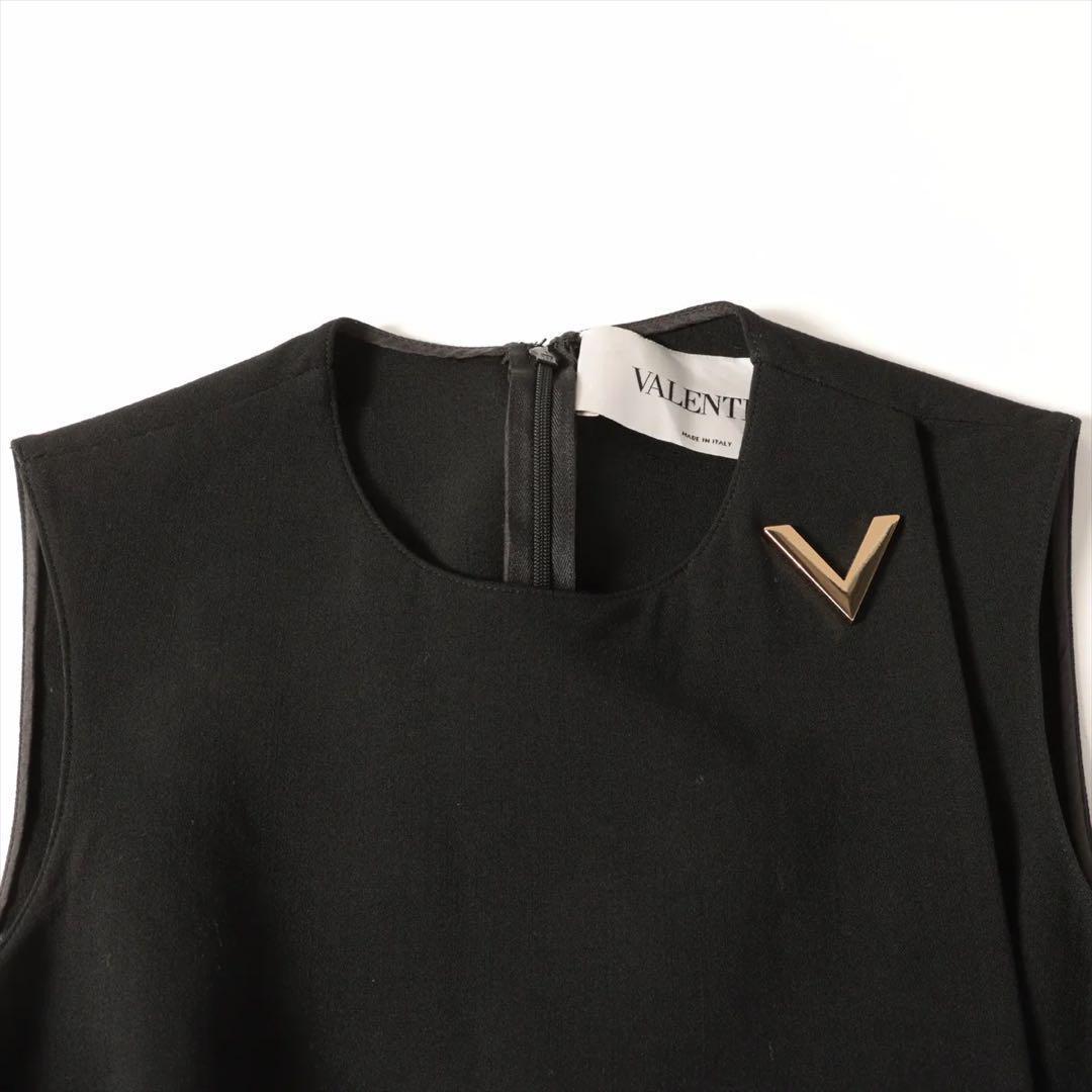 VALENTINO Vロゴ金具付 ラップデザイン ノースリーブワンピース 黒 VALENTINO Vロゴ金具付 ラップデザイン ノースリーブワンピース 黒