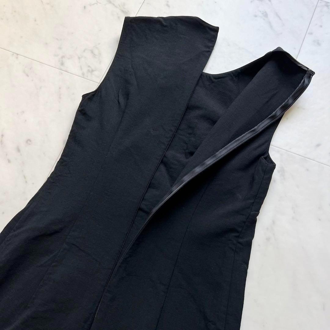 VALENTINO Vロゴ金具付 ラップデザイン ノースリーブワンピース 黒 VALENTINO Vロゴ金具付 ラップデザイン ノースリーブワンピース 黒