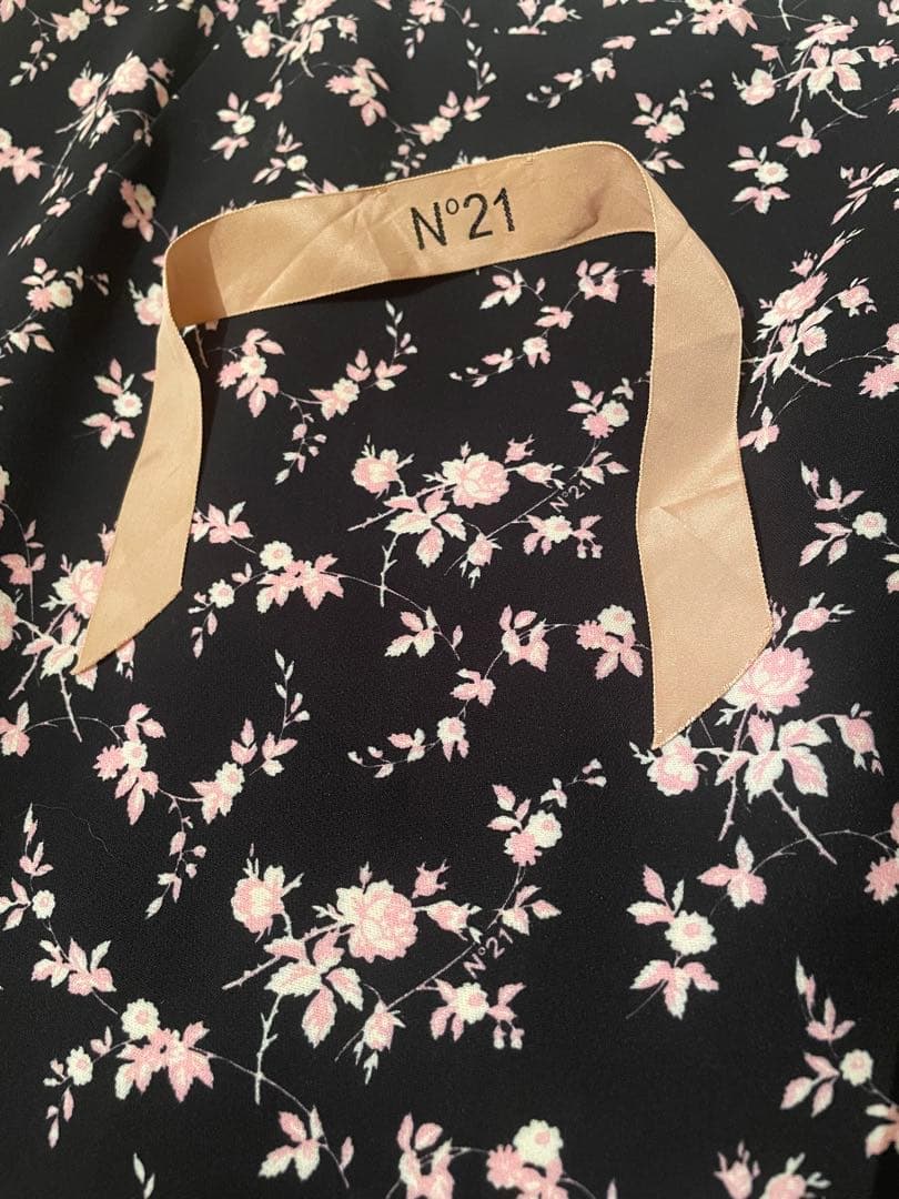 N°21 ヌメロヴェントゥーノ 花柄タイトロングスカート N°21 ヌメロヴェントゥーノ 花柄タイトロングスカート