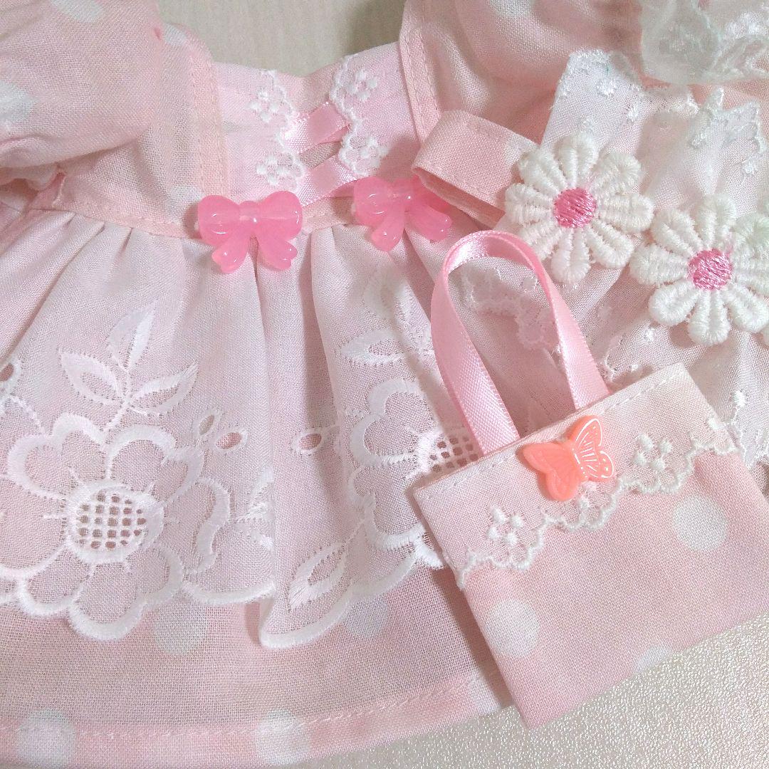 日本限定 ハンドメイド ソランちゃん ナチュラルワンピースとサイド 最終在庫限り ソランちゃん ナチュラルワンピースとサイドリボンのエプロンドレス ハンドメイド おもちゃ/人形