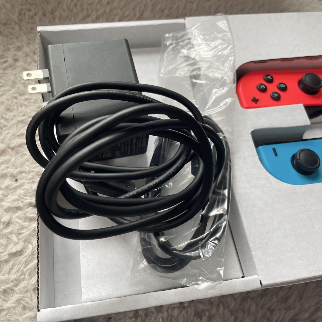 Nintendo Switch 本体 赤と青のジョイコン付き