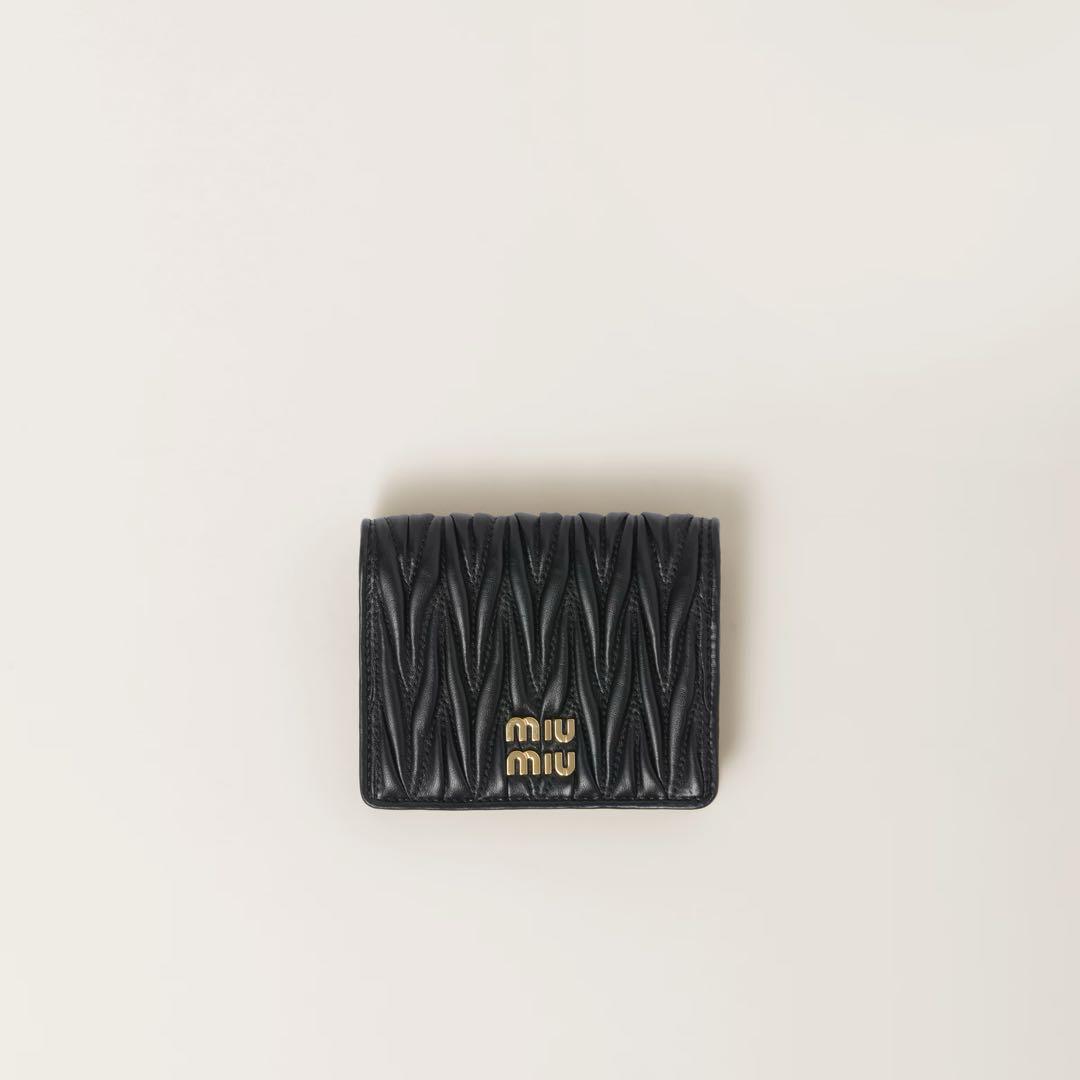 マテラッセレザー 折り財布 miumiu - メルカリ