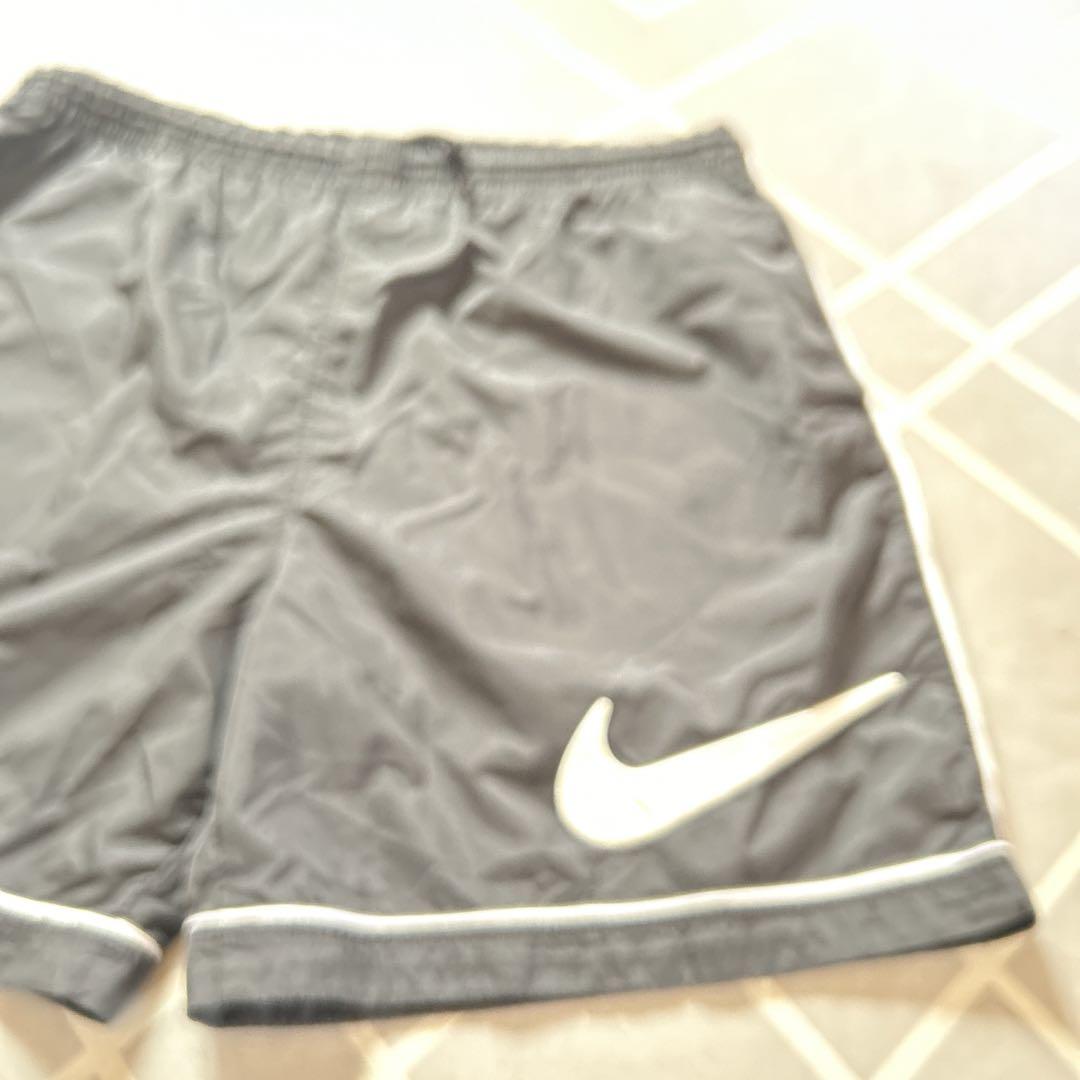 Nike 黒 ショートパンツ