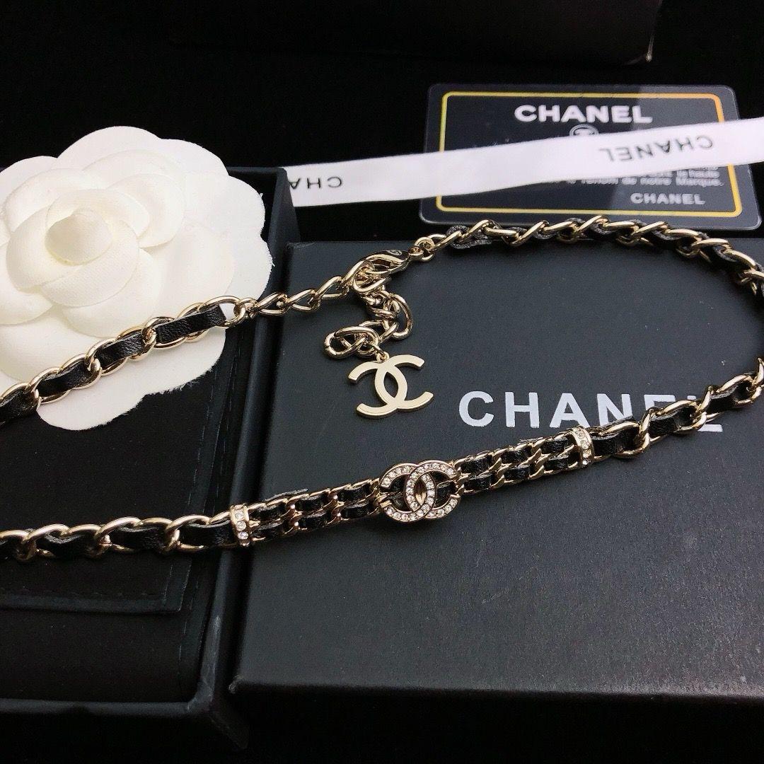 CHANEL シャネルペンダントレザー