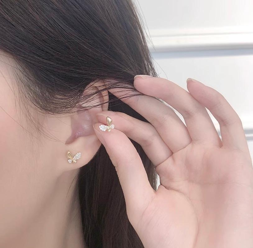 ピアス