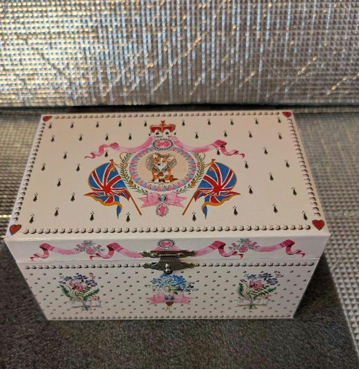 新品】キャスキッドソン コーギー柄オルゴール箱｜Yahoo!フリマ