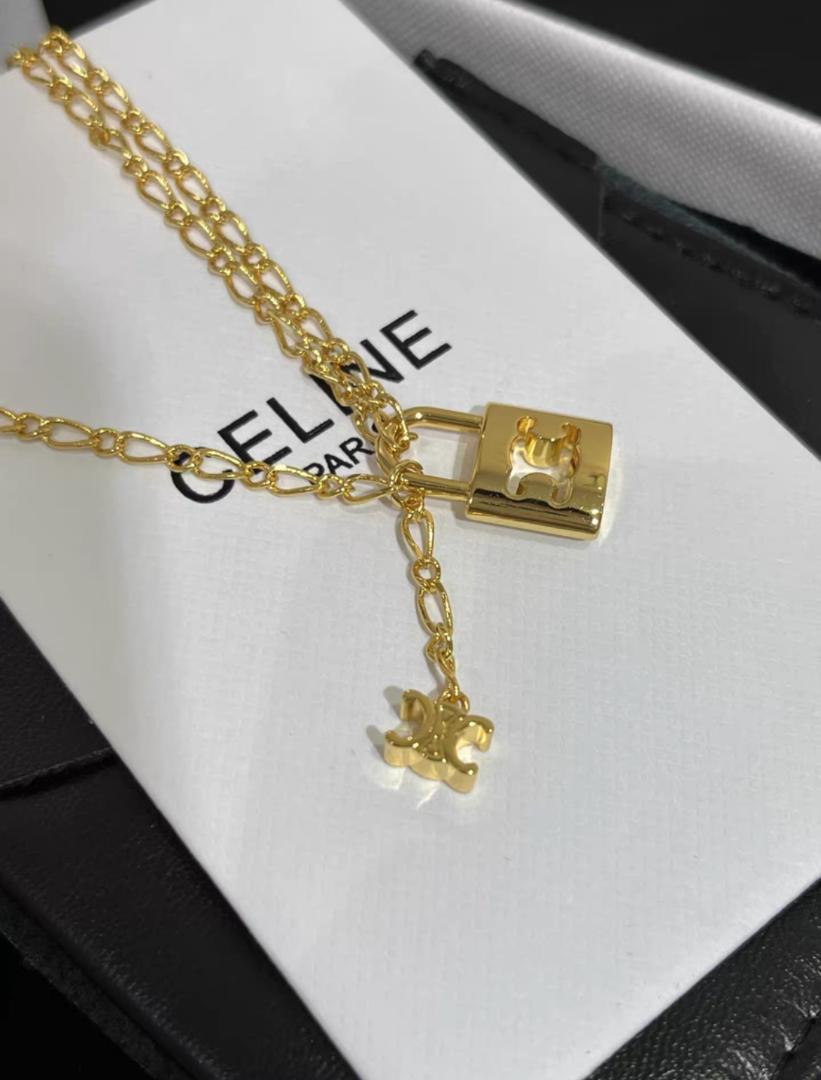 CELINE セリーヌ トリオンフ ロック ネックレス ゴールド 新品 CELINE セリーヌ トリオンフ ロック ネックレス ゴールド