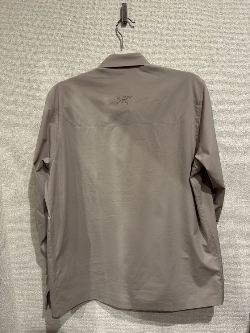 ARC'TERYX スカイラインシャツ アークテリクス グレージュ系 Mサイズ ARC'TERYX スカイラインシャツ アークテリクス グレージュ系 Mサイズ