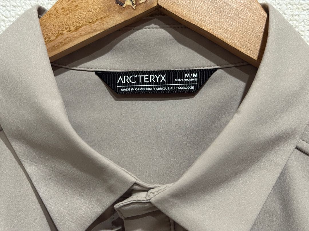 ARC'TERYX スカイラインシャツ アークテリクス グレージュ系 Mサイズ ARC'TERYX スカイラインシャツ アークテリクス グレージュ系 Mサイズ