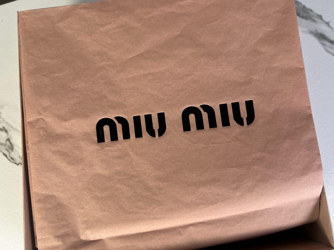 【未使用】MIU MIU ボレザー マイクロバッグ　ブラウン