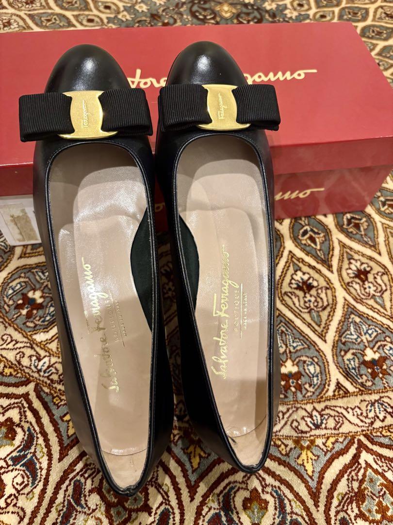 キ*キ様 Salvatore Ferragamo ブラックフラットシューズ