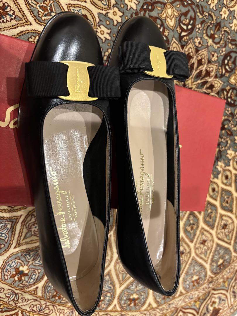 キ*キ様 Salvatore Ferragamo ブラックフラットシューズ