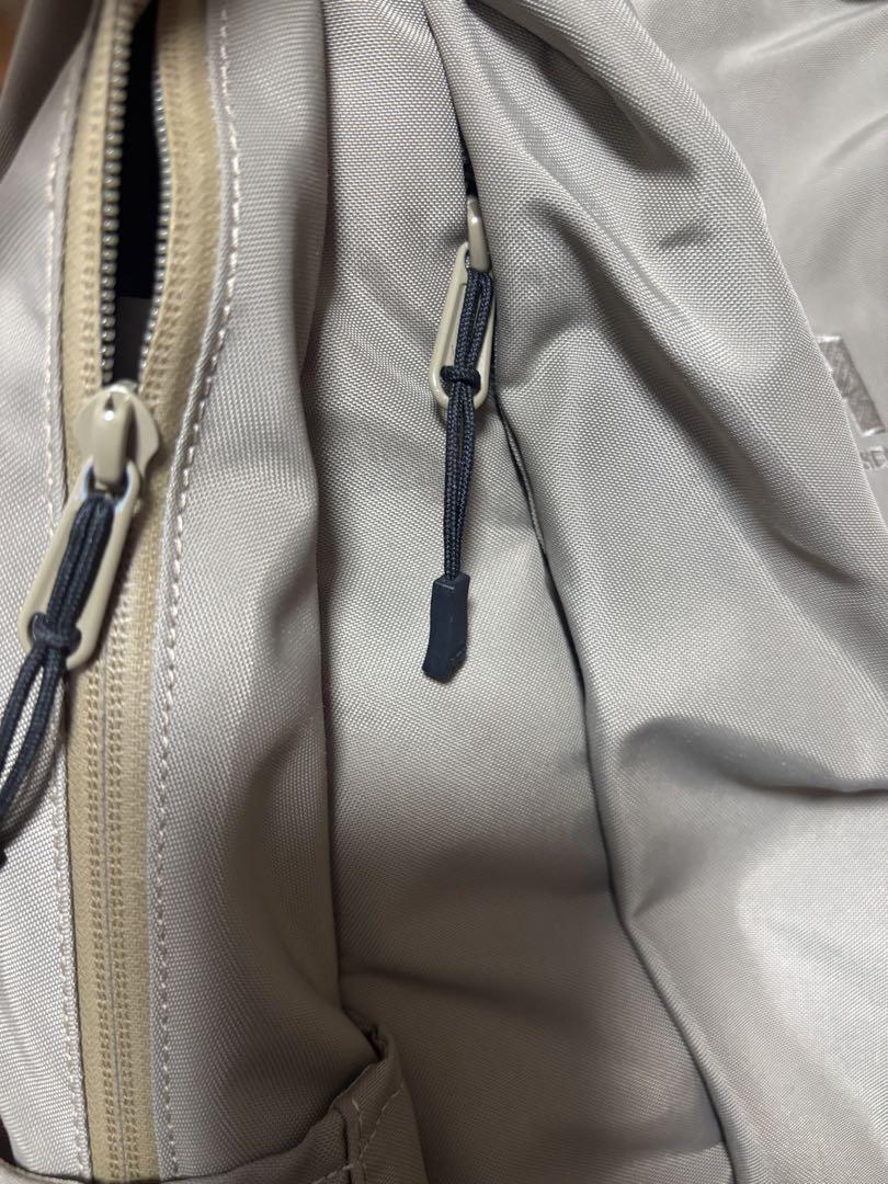 金　Helly Hansen ヘリーハンセンベージュ バックパックリュック