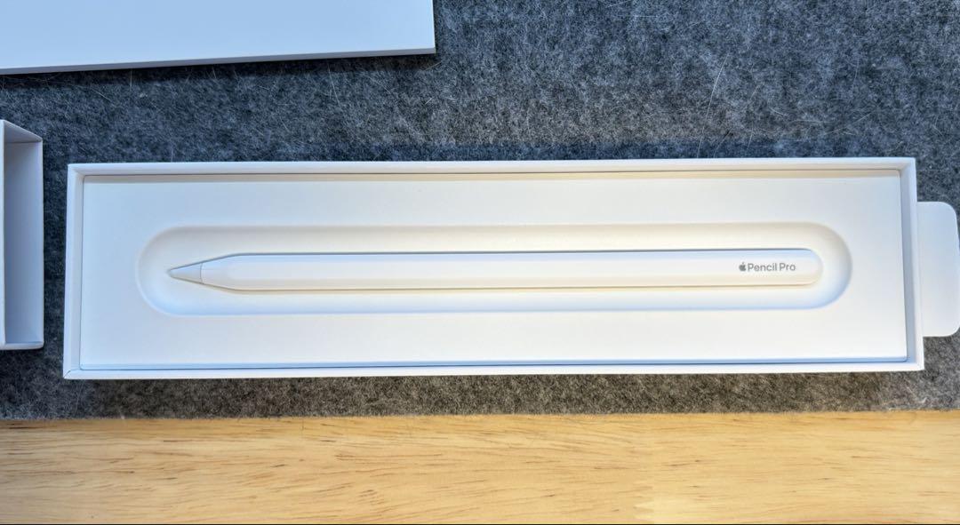 Apple Pencil Pro ホワイト　ひび割れあり