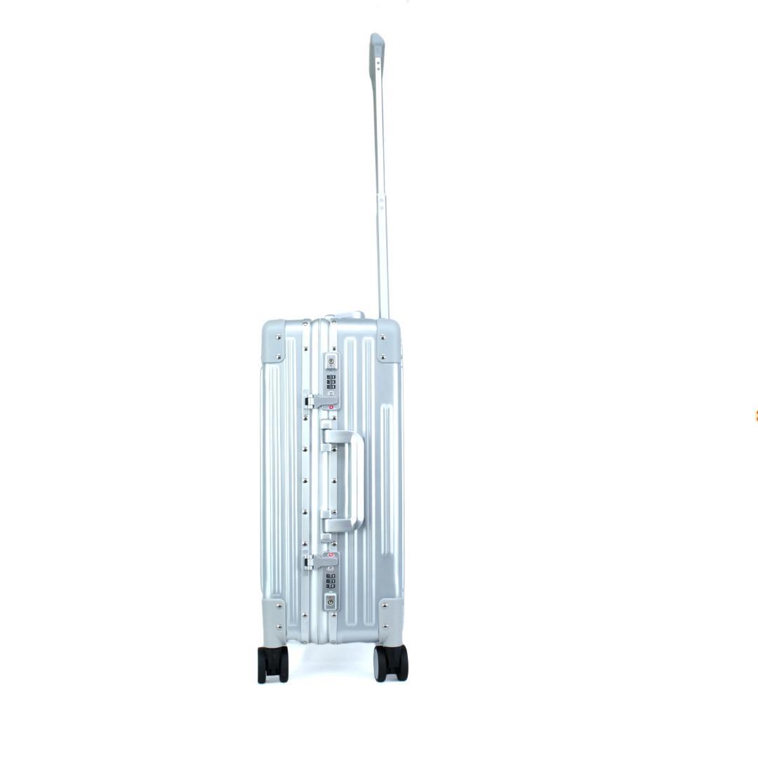 新品・未使用 キャリーケース シルバー Sサイズ スーツケース 機内持ち込み可