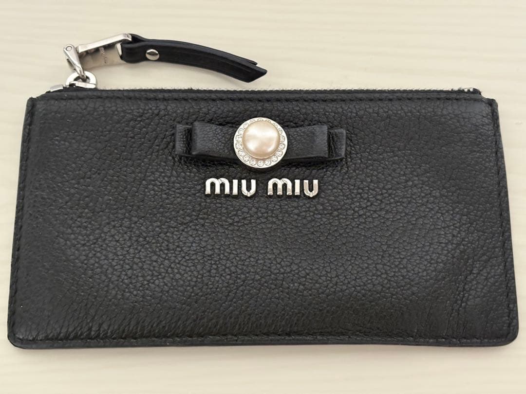 MIU MIU ブラックレザーカードケース【美品】