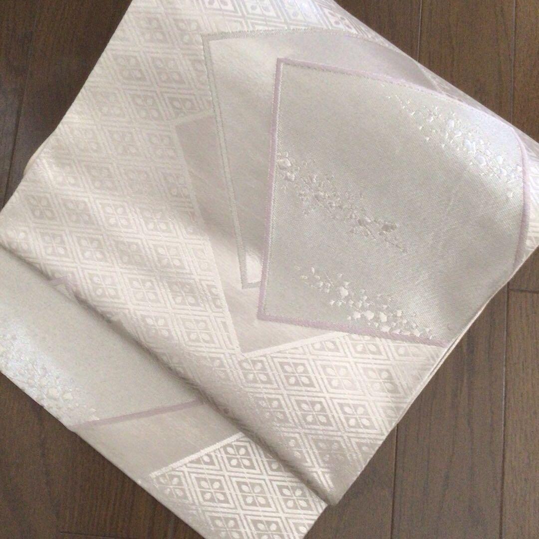 ☘️銀色地に藤色枠《紙立湧花菱文様の上品な高級正絹袋帯です》新品・未使用お値下げ‼️