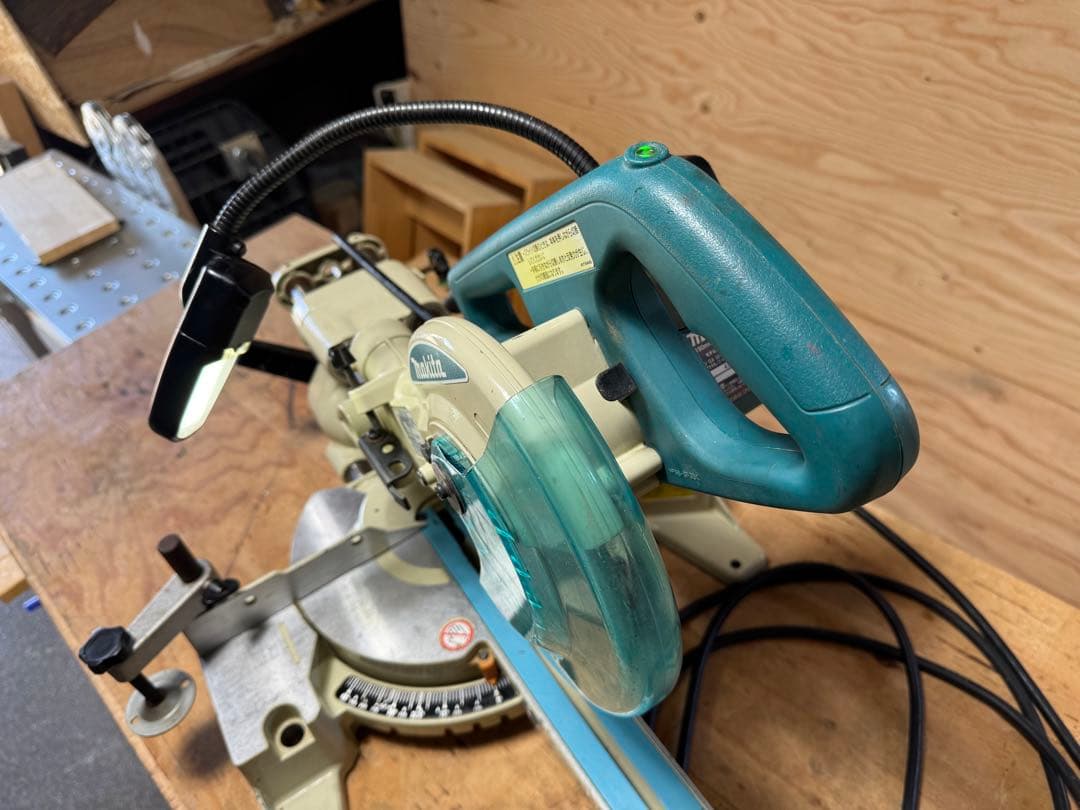 Makita スライドマルノコ LS0715F (001) Makita スライドマルノコ LS0715F (001)